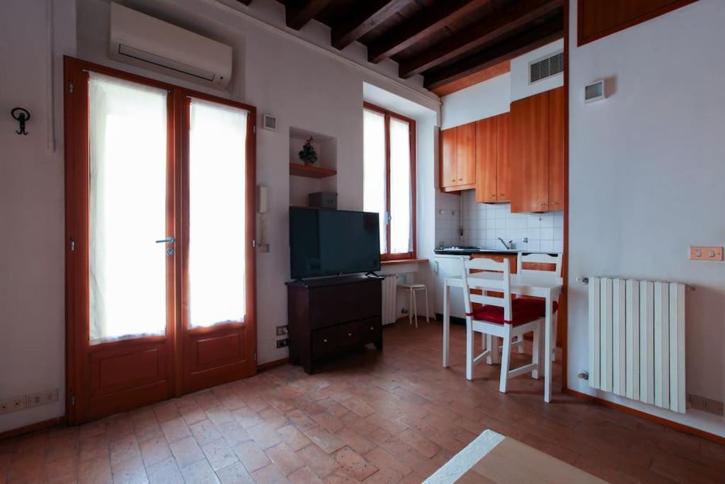 Charming Flat In Brera Milan